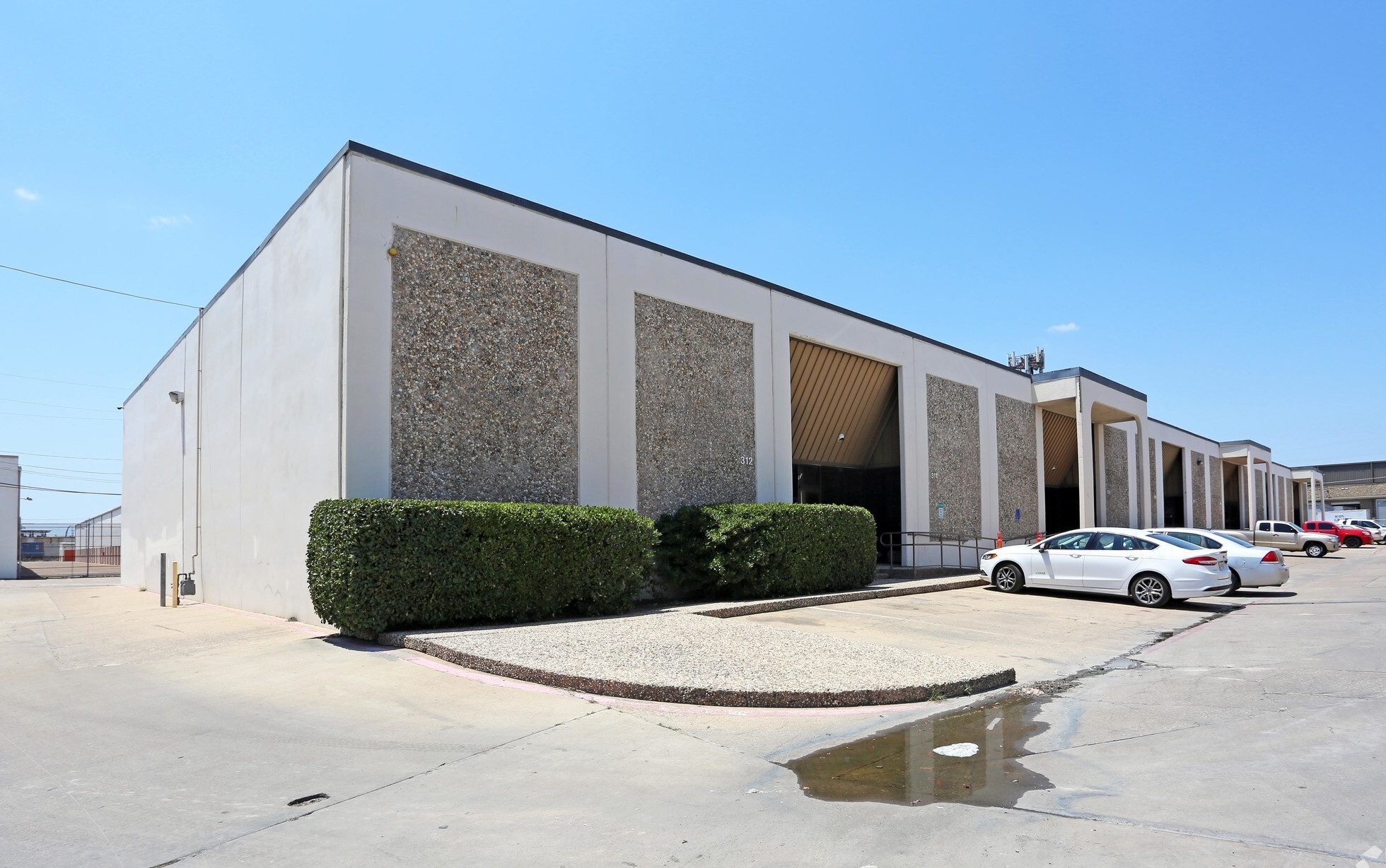 10031 Monroe Drive